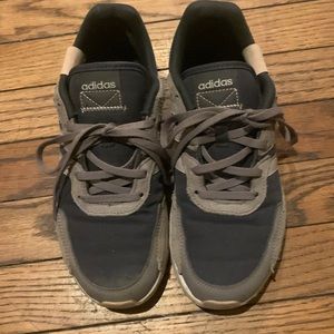 Pre-loved Adidas Retrorun shoes